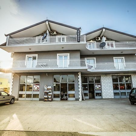 Ninkovic Hotel Trebinje Buitenkant foto