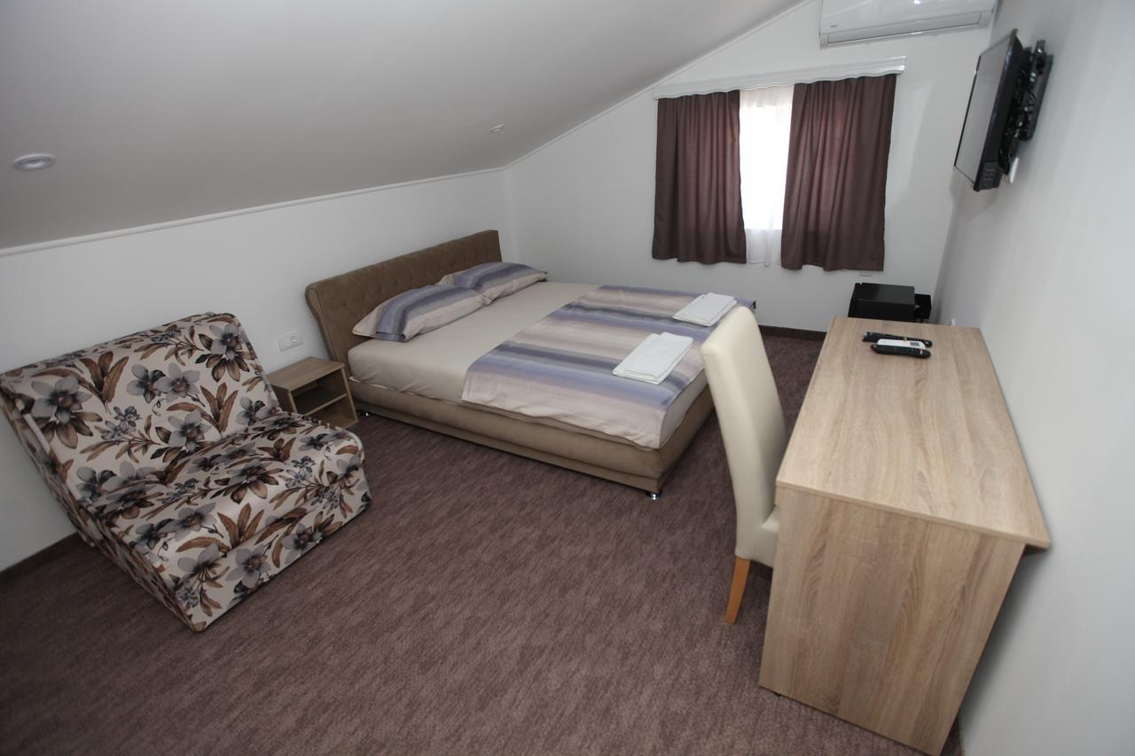 Ninkovic Hotel Trebinje Buitenkant foto